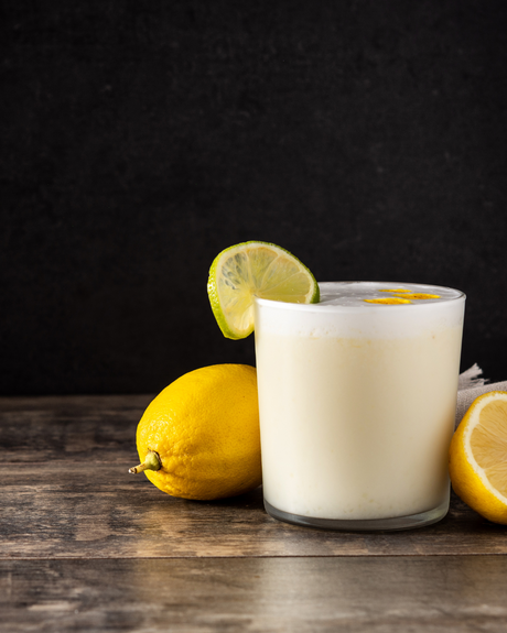 ¿Qué proceso se utiliza para reducir el grado alcohólico del pisco?